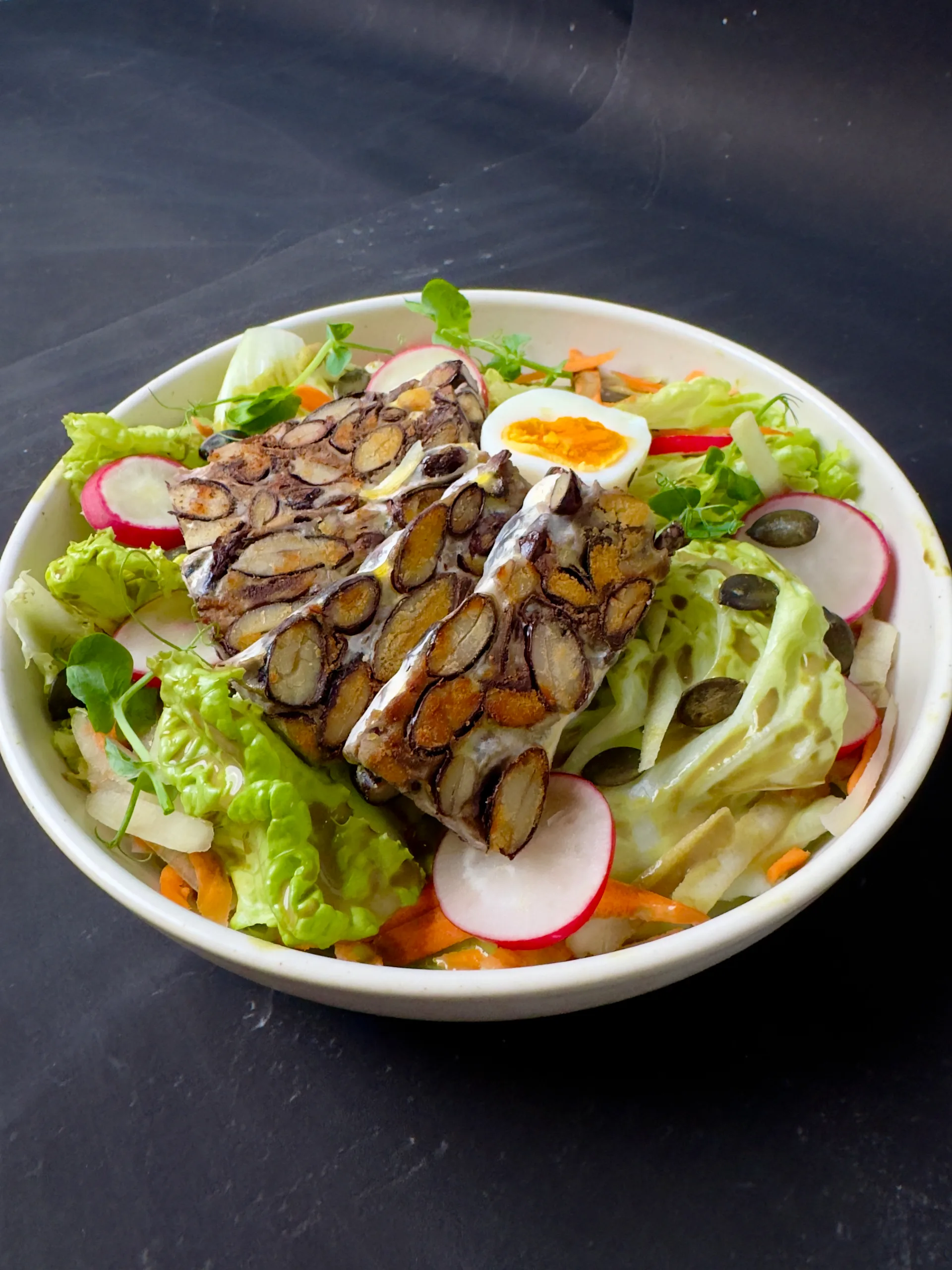 Käferbohnen Tempeh Salat Steirischer Backhendl