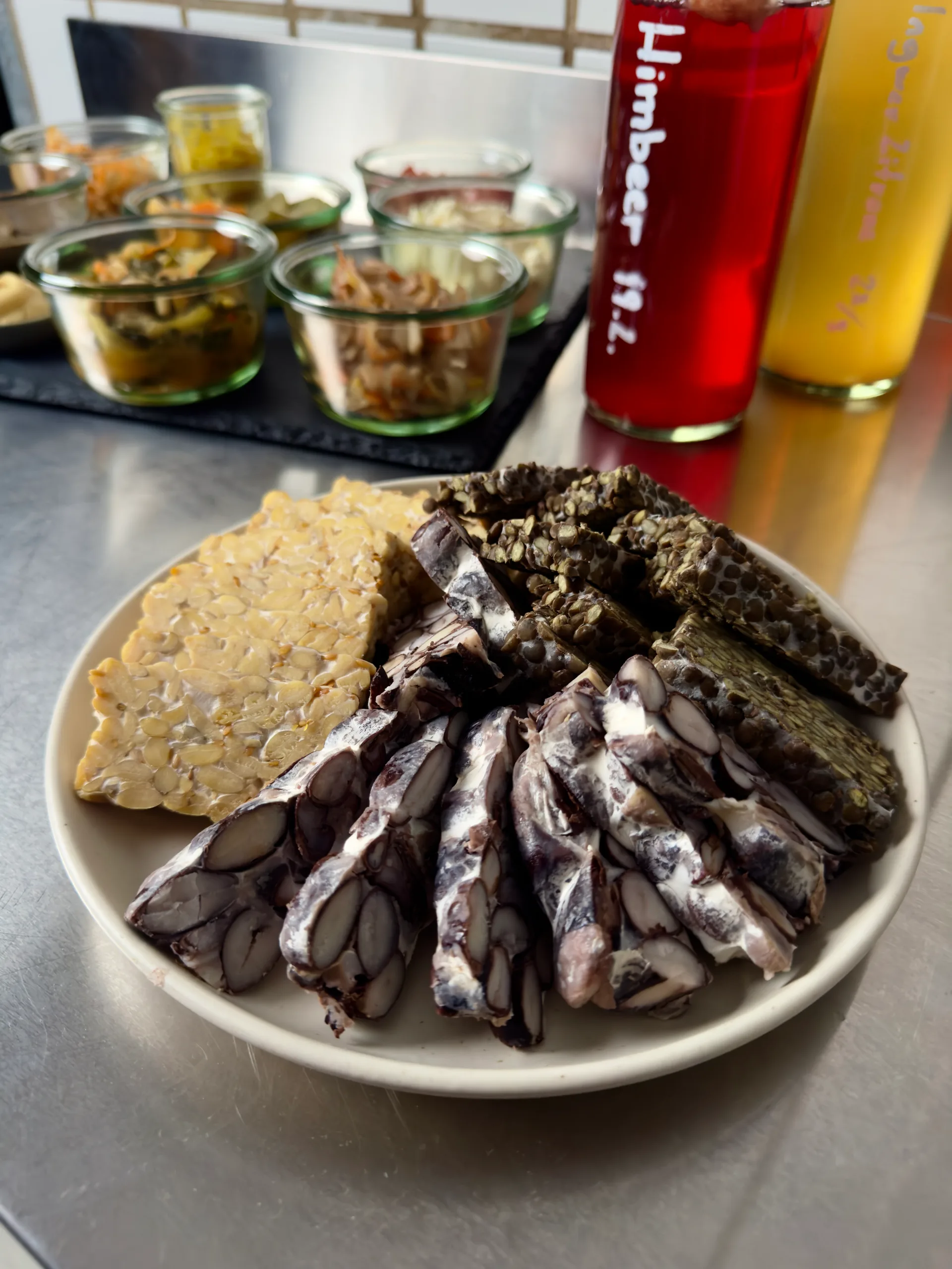 Verschiedene Tempehsorten Käferbohne, Berglinsen, Soja, Lakto-Gemüse Kombucha Ferment-Brettljause