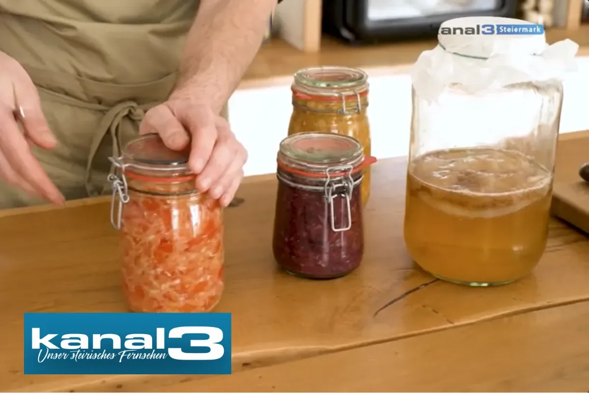 presse-card-2 – David Haider und Marcel Rauminger von Fermentfreude erklären bei Kanal 3 die Grundlagen der Fermentation.